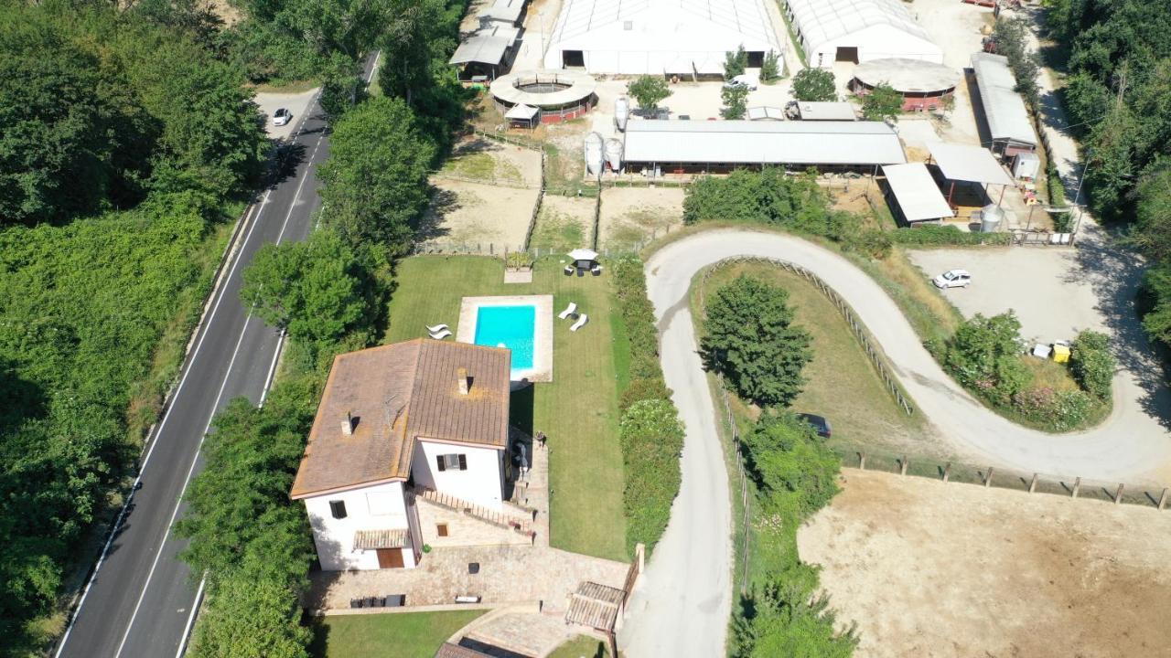 Country House Western Club Sant'Omero Esterno foto