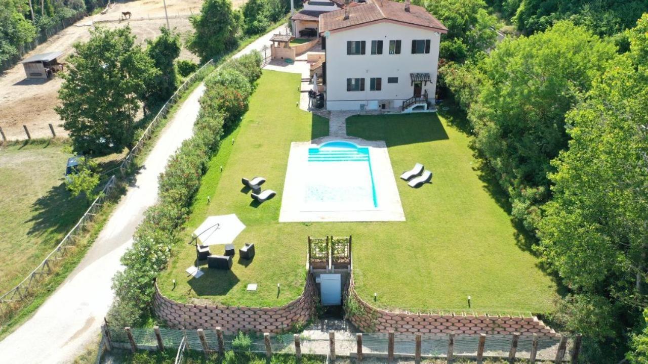 Country House Western Club Sant'Omero Esterno foto