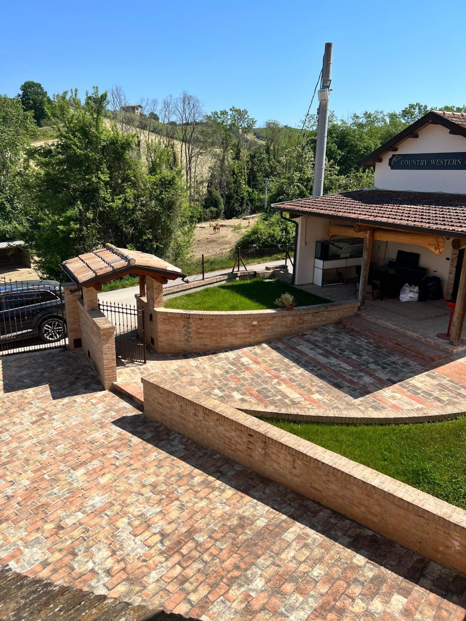 Country House Western Club Sant'Omero Esterno foto